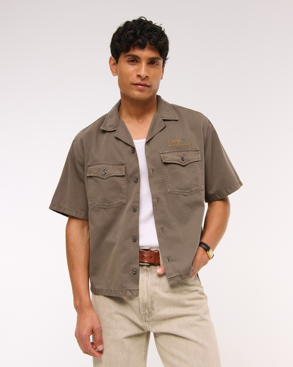 Short Sleeve Cropped Western Graphic Button-Up Shirt, Gray Brown view 2